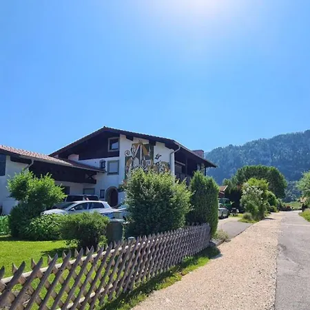 Apartment Gemuetliche Ferienwohnung Mit Terrasse Und Bergblick *